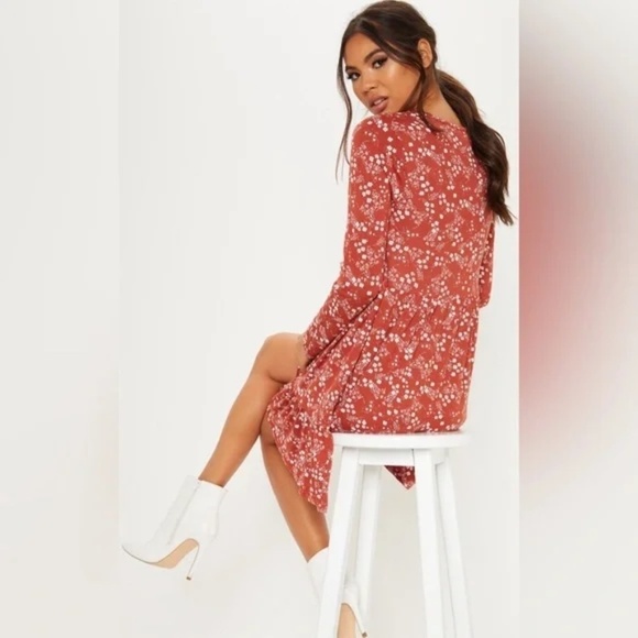 PrettyLittleThing | Rust Red Ditsy Floral Long Sleeve Tiered Dress, Size 4 - Picture 6 of 9